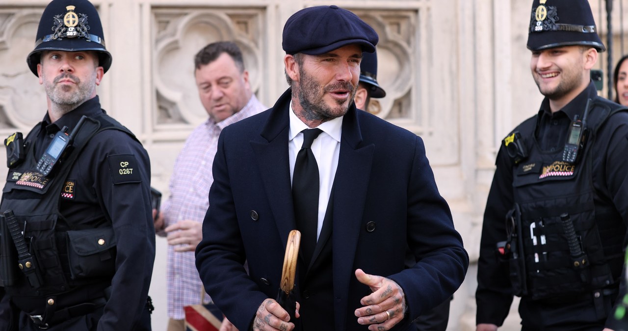 Nie wszystkim spodobał się sposób, w jaki David Beckham oddał hołd królowej /Sidar Car Eren/Andalou Agency/Getty Images /Getty Images