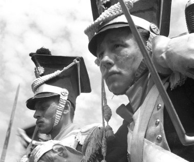 "Nie wybieram do ekranizacji Sienkiewicza, tylko Żeromskiego, bo nie interesuje mnie literatura zgody narodowej, literatura pogodzenia wszystkich ze wszystkimi" - mówił w jednym z wywiadów Andrzej Wajda.

"Naszymi bohaterami są ludzie młodzi, niedojrzali, ludzie takiego 'niedojrzałego' kraju, jaki odziedziczyliśmy i po pierwszej wojnie, i po pierwszej niepodległość" - dodawał reżyser.