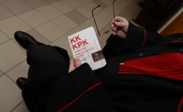 "Nie wykluczamy nacisków politycznych". Prokurator komentuje alarmującą uchwałę śledczych z Krakowa