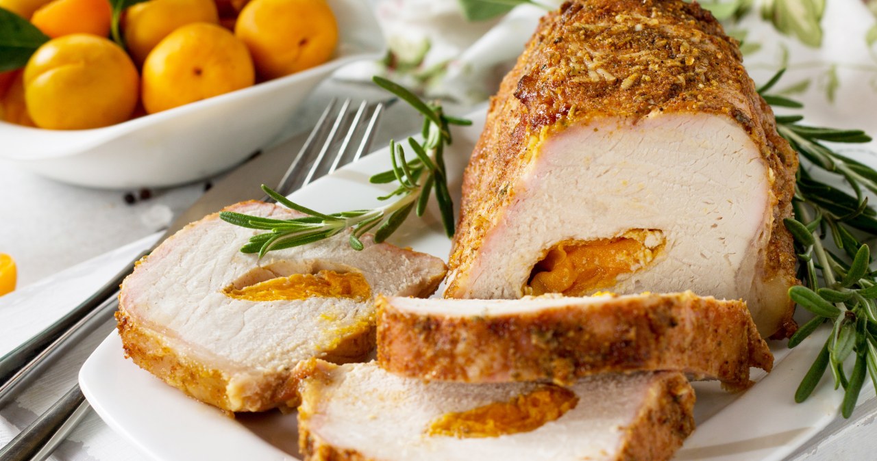 Nie wyobrażam sobie wielkanocnego stołu bez tego schabu /elenahramowa /123RF/PICSEL