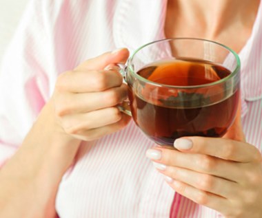 Nie wyobrażasz sobie dnia bez herbaty? Sprawdź, czy na pewno możesz ją pić