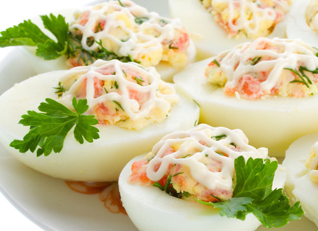 Nie wyobrażasz sobie świąt bez faszerowanych jaj z majonezem? Przeczytaj nasze rady! /123RF/PICSEL