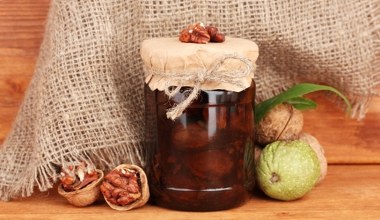 Nie wyrzucaj łupin orzecha, zrób z nich leczniczą miksturę. Pomaga na niestrawność, skołatane nerwy i wysokie ciśnienie  