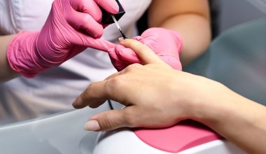 Nie wystarczy jedynie zrobić hybrydę. Sprawdź skład nim nałożysz na paznokcie