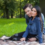 Nie wystarczy, że spodobasz się jemu. Musisz przekonać też jego znajomych. Czym jest friendfluence?