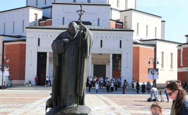 "Nie zastąpi Ciebie nikt". Kraków uczcił 100. rocznicę urodzin Jana Pawła II