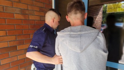 ​Nie zatrzymał się przed przejściem. Wręczył łapówkę policjantom 