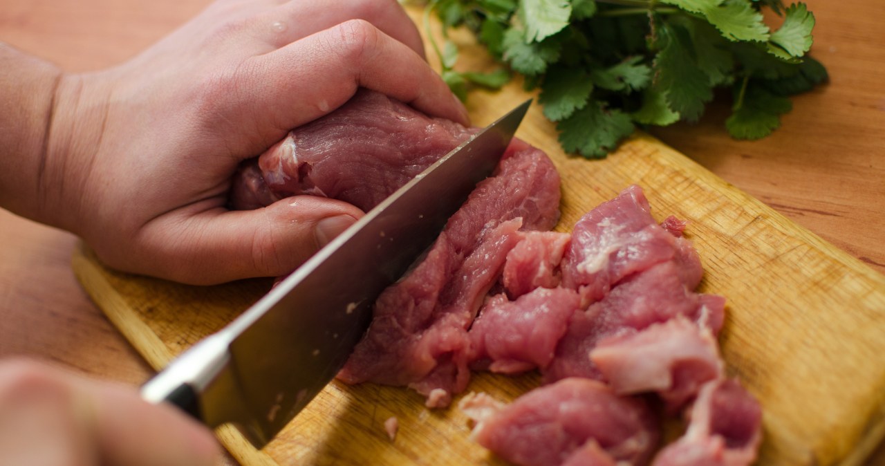 Nie zepsuj świątecznego obiadu! Oto 5 błędów, których musisz unikać przy przygotowywaniu mięsa /Canva Pro /INTERIA.PL