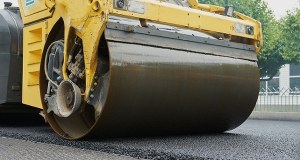 Nie żyje kobieta. Kierowca walca stracił panowanie nad maszyną