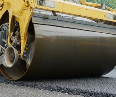Nie żyje kobieta. Kierowca walca stracił panowanie nad maszyną