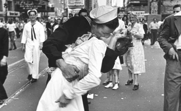 Nie żyje marynarz z fotografii będącej symbolem końca II wojny światowej