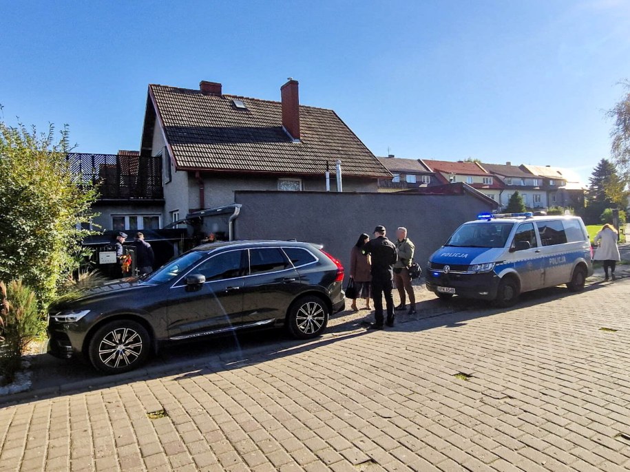 Nie żyje półtoraroczna dziewczynka, którą rodzice zostawili u dziennych opiekunów; Kołobrzeg, miejsce tragedii, 20 października 2025 /Piotr Kowala /PAP