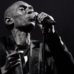 Nie żyje wokalista Faithless. Przyczyna śmierci nie jest znana...