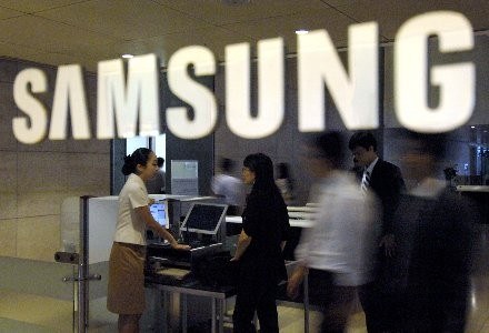 Niebawem na rynku pojawią się karty pamięci z logo Samsunga /AFP