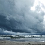 Niebezpieczna pogoda nad morzem. Od rana obowiązują alerty