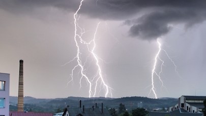 Niebezpieczna pogoda nadciąga. Silne burze i grad uderzą w te województwa