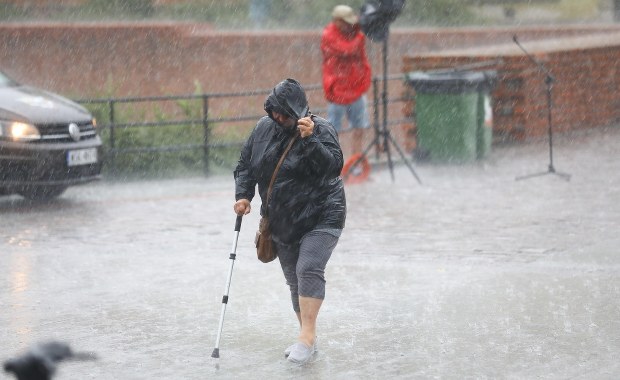 Niebezpieczna pogoda. RCB rozsyła alerty 