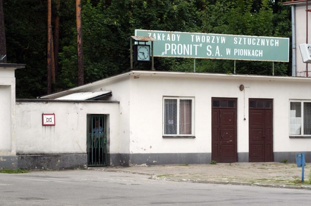 Niebezpieczna substancja znajduje się na terenie dawnych zakładów "Pronit" (zdjęcie z 2003 roku) /Piotr Polak /PAP