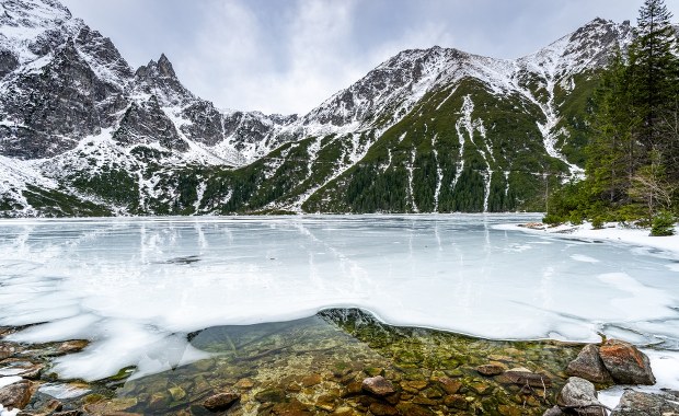 Niebezpieczna zabawa na Morskim Oku. Turyści igrali ze śmiercią