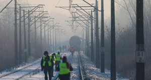 Niebezpieczna zabawa na torach. Policja zatrzymała dwóch 17-latków