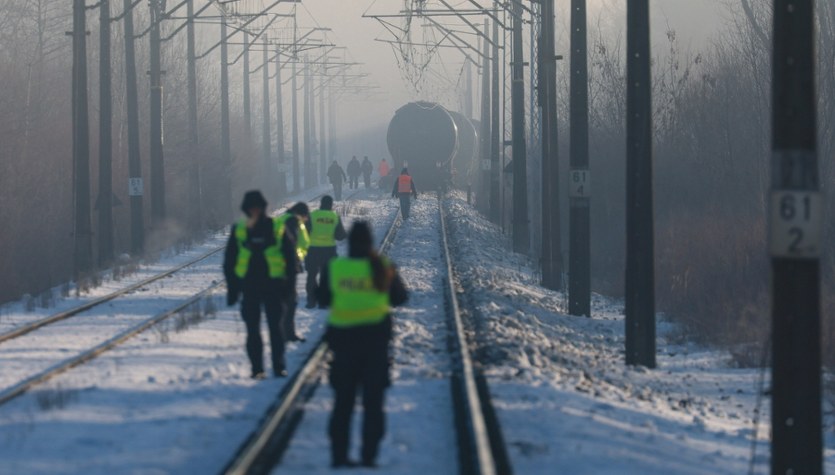 Niebezpieczna zabawa na torach. Policja zatrzymała dwóch 17-latków