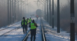 Niebezpieczna zabawa na torach. Policja zatrzymała dwóch 17-latków