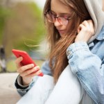 Niebezpieczne trendy pod lupą. Poważne zagrożenie dla polskich nastolatków