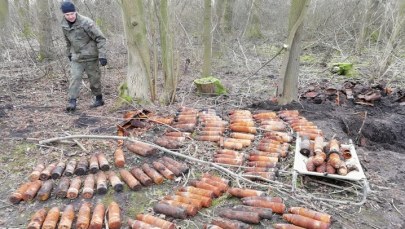 Niebezpieczne znalezisko. Kilkadziesiąt skrzyń z rakietami z początku XX wieku