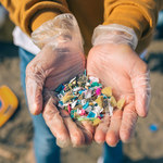 Niebezpieczny duet. Mikroplastik wzmacnia groźne bakterie 