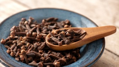 Niebezpieczny pestycyd w goździkach. Sprawdź, czy nie masz ich w domu