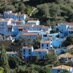 Niebieska wioska zachwyca turystów. Jak powstała wyjątkowa Wioska Smerfów?