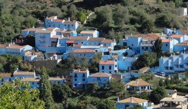 Niebieska wioska zachwyca turystów. Jak powstała wyjątkowa Wioska Smerfów?