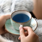 Niebieski eliksir na stres, zmęczenie i pamięć. Co potrafi Butterfly Pea Tea? 