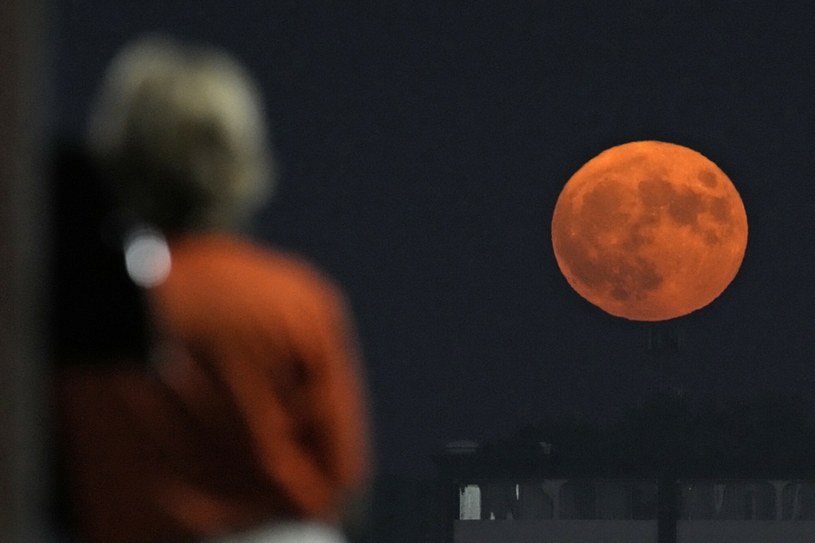 Niebieski Superksiężyc w sierpniu. /Charlie Riedel/Associated Press/East News /East News