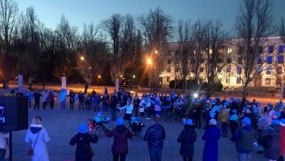 Niebieskie światła w Światowy Dzień Autyzmu