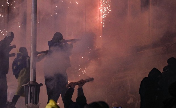 "Niebo wygląda jak w noc sylwestrową". Gorąco przed gruzińskim parlamentem