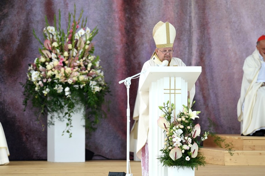 Niech płomień miłości ogarnie nasz świat, by umacniała się cywilizacja dobra, pojednania i pokoju;  dzielmy się naszą wiarą, naszymi doświadczeniami, naszymi nadziejami – wezwał uczestników ŚDM kard. Stanisław Dziwisz /Radek Pietruszka /PAP