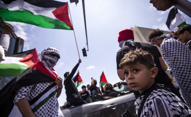 "Niech żyje intifada!". Dziesiątki demonstracji poparcia dla Palestyńczyków w Europie i USA