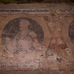 Niecodzienne odkrycie: Renesansowe freski na ścianach pałacu w Strudze