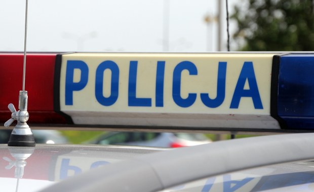 Niecodzienny pościg na Pomorzu. 42-latek rzucił w policjantów wiadrem, padły strzały