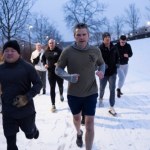 jogging Niecodzienny widok w Warszawie. Poranny jogging sekretarza obrony USA
