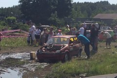 Niecodzienny wyścig w Katowicach. Każde auto warte jest nie więcej niż 1000 zł!