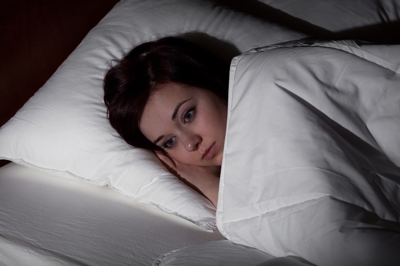 Niedobór snu może negatywnie wpływać na równowagę psychiczną /123RF/PICSEL