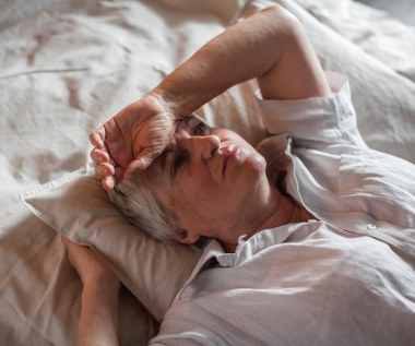Niedobór snu zwiększa ryzyko zawału. Lekarze ustalili minimalną ilość godzin snu