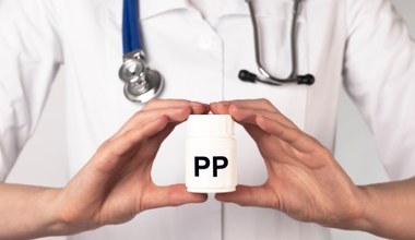 Niedobór witaminy PP wpływa na mózg, tarczycę i trzustkę. O problemie doniesie skóra