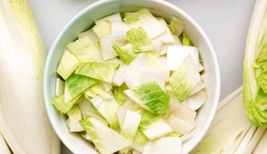 Niedoceniane warzywo, które wspiera odchudzanie i poprawia wzrok. Surówki i zapiekanki wychodzą najlepsze 