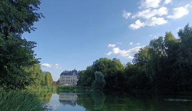 Niedoceniany, a wyjątkowo piękny. Park zamkowy, skansen, zagroda żubrów i herbaciarnia w jednym miejscu
