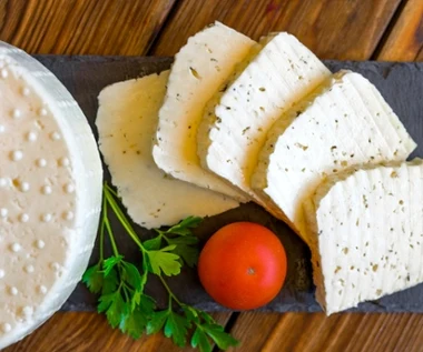 Niedoceniany polski ser, zdrowszy i smaczniejszy od mozzarelli. Na serce działa ochronnie, wspomaga odchudzanie