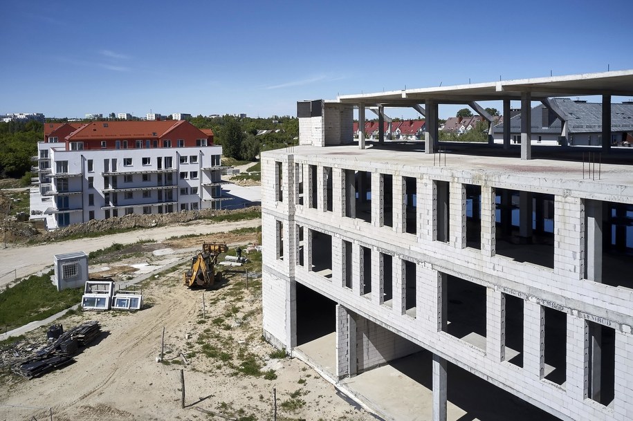 Niedokończone budynki mieszkalne Spółdzielni Mieszkaniowej "Ujeścisko" w Gdańsku / 	Adam Warżawa    /PAP