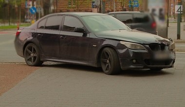 Niedopuszczonym do ruchu BMW wjechała w inne auto. Ale to nie jej wina?